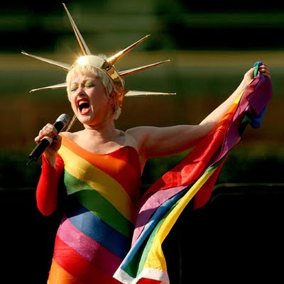 ondear-bandera-lgbt-aliado-cyndi-lauper