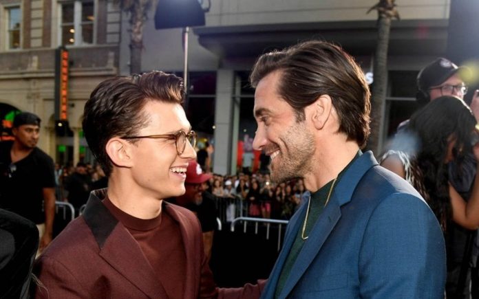 tom-holland-reta-Jake-Gyllenhaal-reto-sin-playera-0101