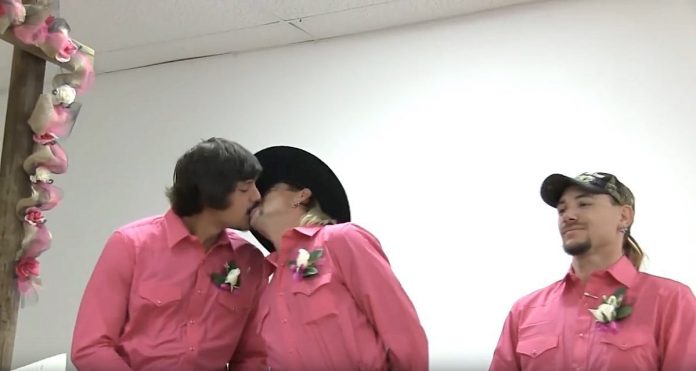 ve-el-video-completo-de-la-boda-poliamorosa-de-joe-exotic