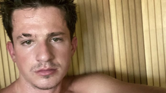 fotos sauna Charlie Puth