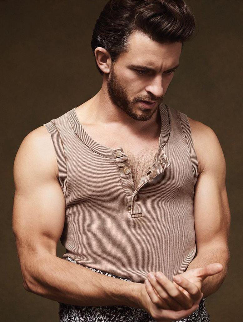 Jonathan Bailey hércules actores gay