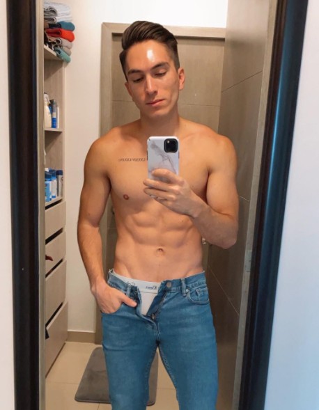 Jorge Luis martínez sin playera