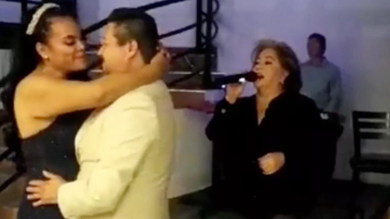 regidora-chihuahua-catalina-bustillos-fiesta-aniversario-contingencia