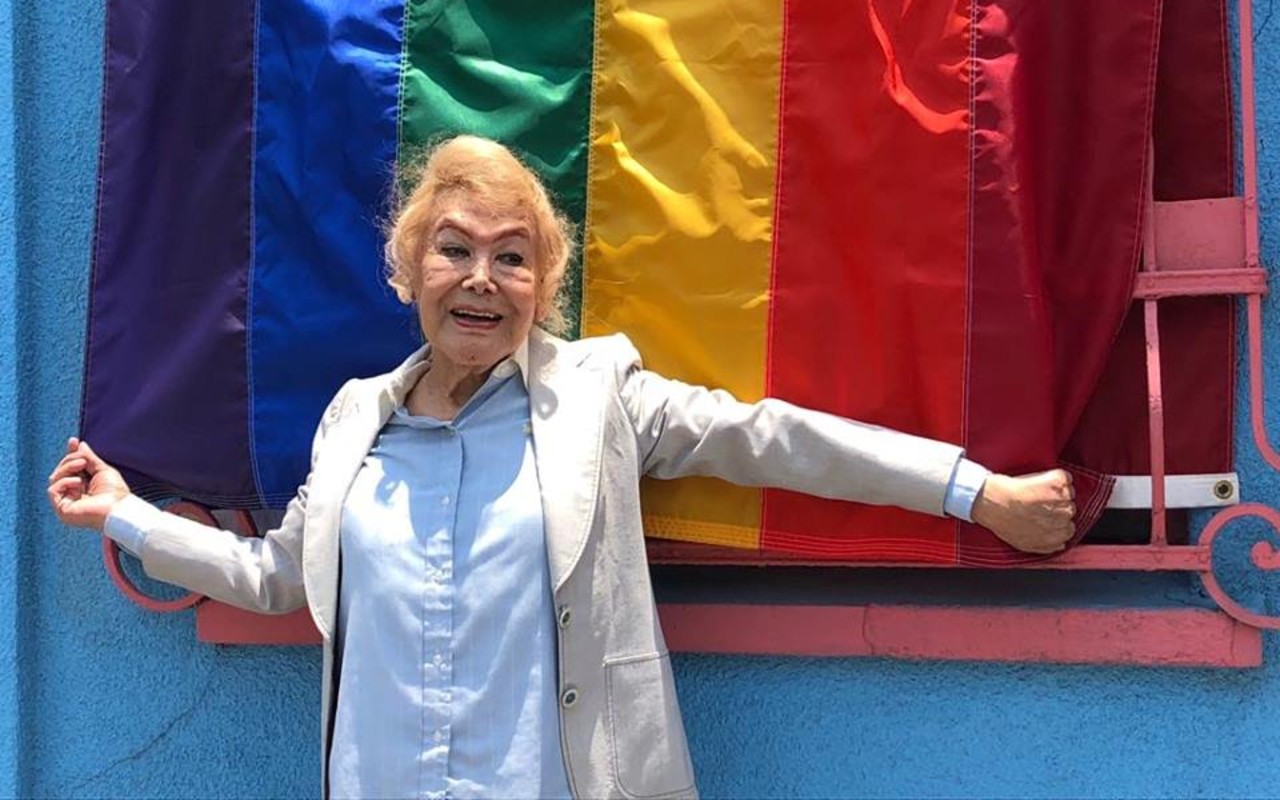 adultos mayores LGBTQ+ COVID