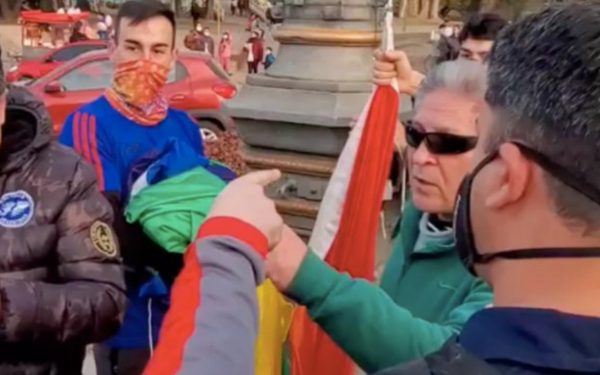 Exmilitares ataques banderas LGBTQ+