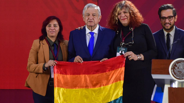 celebridades-heterosexuales-bandera-lgbtq-apoyo