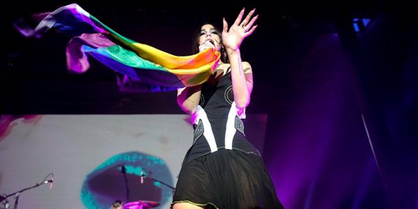 celebridades-heterosexuales-bandera-lgbtq-dua-lipa