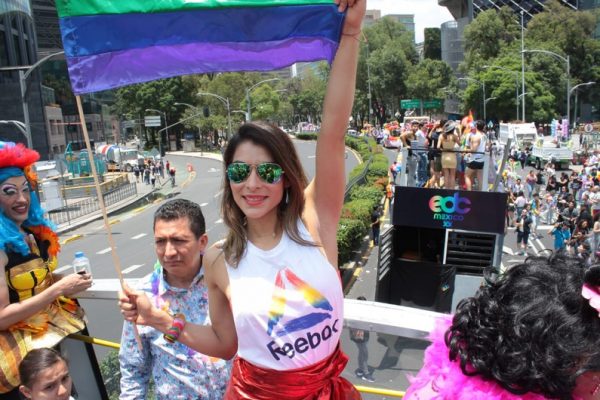 maria-leon-heterosexuales-bandera-lgbt