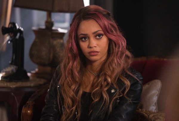 toni-topaz-personaje-bisexual