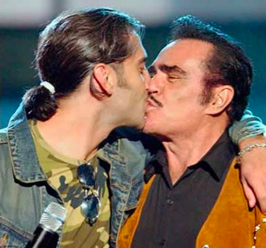 famosos-heterosexuales-beso-gay