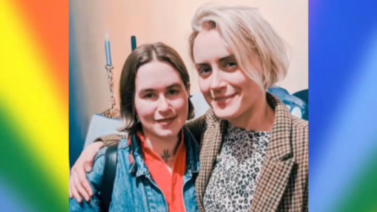 Emily Ritz, la novia de Taylor Schilling, es bien chida Homosensual