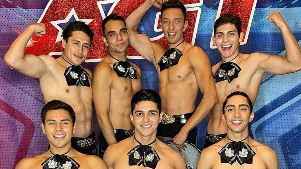 Guapacharros mariachi videos baile