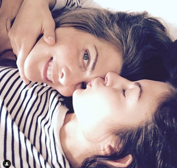 Montserrat Oliver y Yaya Kosikova famosos gays lesbianas parejas