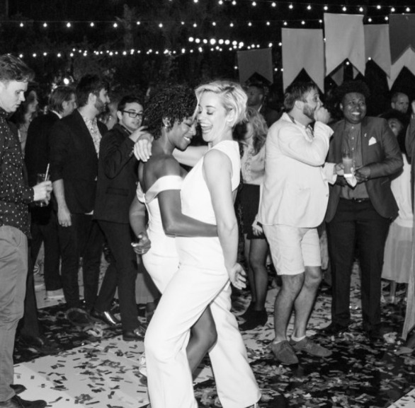 Samira Wiley y Lauren Morelli famosos gays lesbianas parejas