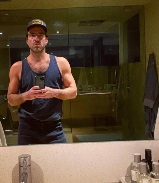 Zachary Quinto foto en espejo.