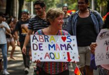 Cómo salir del clóset como gay me unió más a mi mamá Salir del clóset como gay LGBT+ con mi mamá