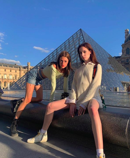 Madelyn y Margo Whitley, tras quedar atrapadas en Paris.