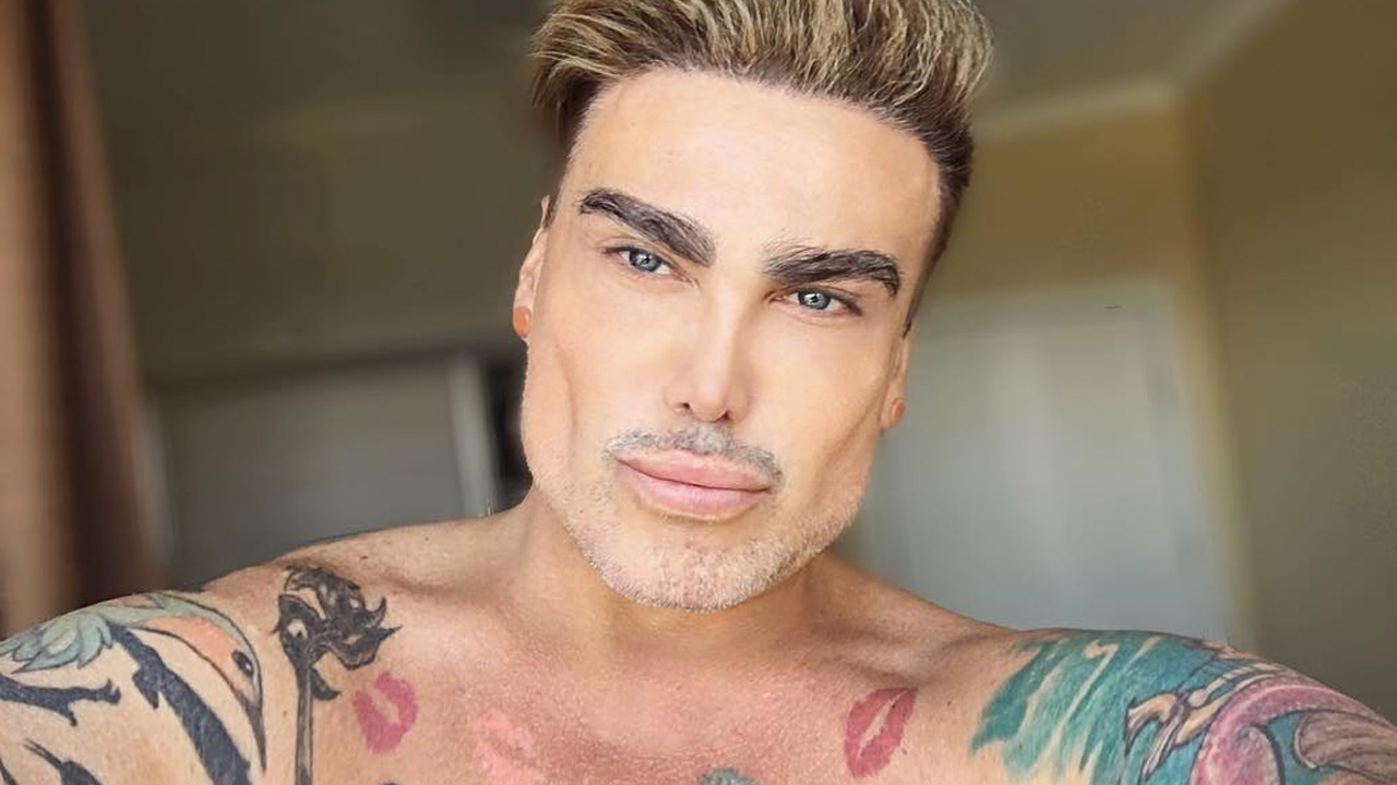 hombre-gay-parece-muñeca Neven Ciganovic es el hombre muñeca