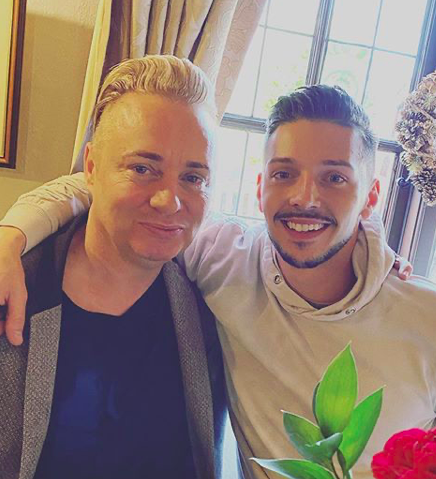 hombre gay propone matrimonio a ex de su hija