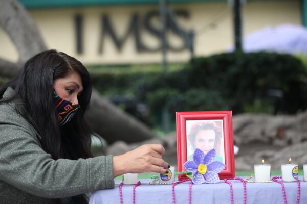 homenaje a la doctora Elizabeth Montaño