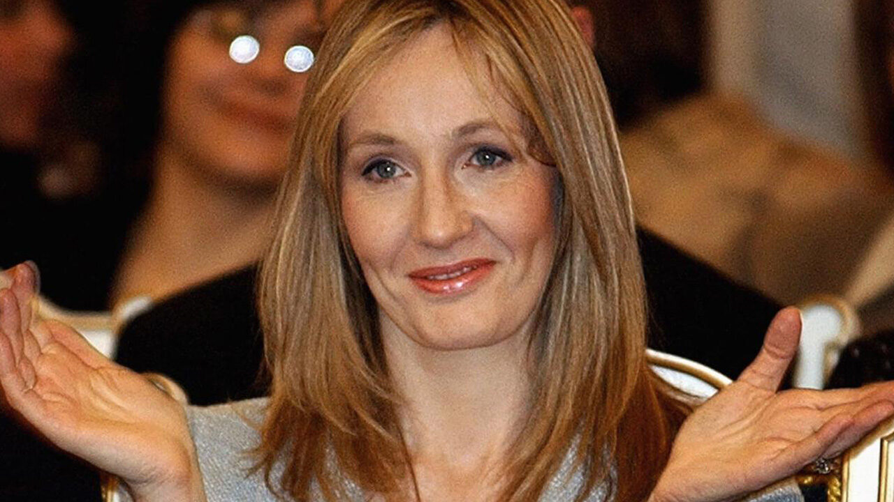 JK Rowling regresa premio transfobia