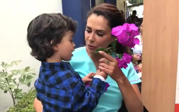 Ninel Conde con su hijo.