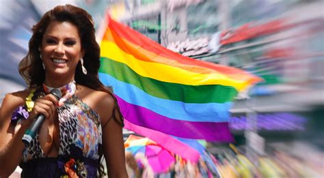 Ninel Conde actuó en 2013 en la Marcha del Orgullo de CDMX.