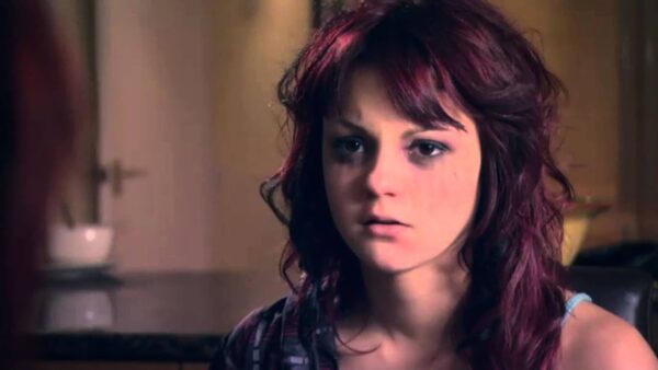 Kathryn Prescott en Skins.
