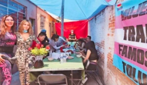 Mujeres trans de Toluca se unen para apoyar estudiantes de bajos recursos.