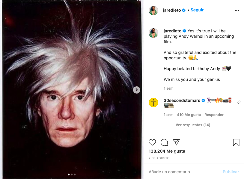 Comentario de Jared Leto celebrando el cumpleaños del artista gay Andy Warhol.