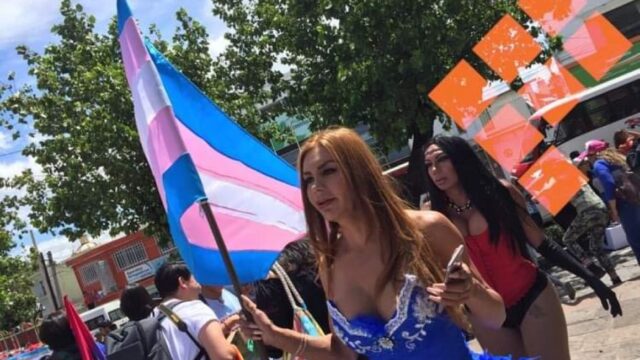 Mujeres trans de Toluca se unen para apoyar estudiantes de bajos recursos.