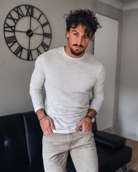 Este es el tipo de prendas de manga larga que necesitas.