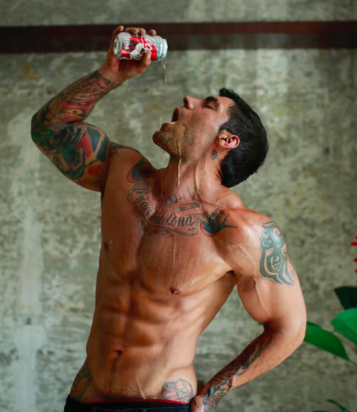 Dadvian, el atractivo de la más draga antes de Tóxico y Veneno.