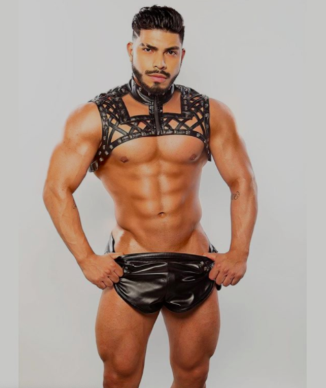 Ottoniel Yáñez como Tóxico, antes de aparecer junto a Veneno en en La más draga.