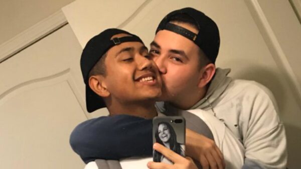 Johnny López, hijo de Jenny Rivera, en una foto con su exnovio.