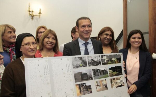 Entregan viviendas dignas para mujeres trans