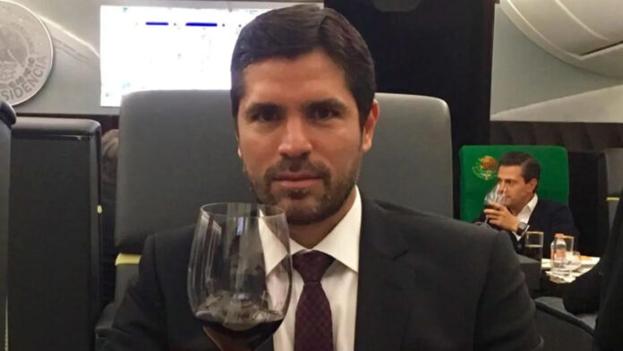 Eduardo Verástegui en el avión presidencial, por lo que se suscitó la idea de un romance con Enrique Peña Nieto