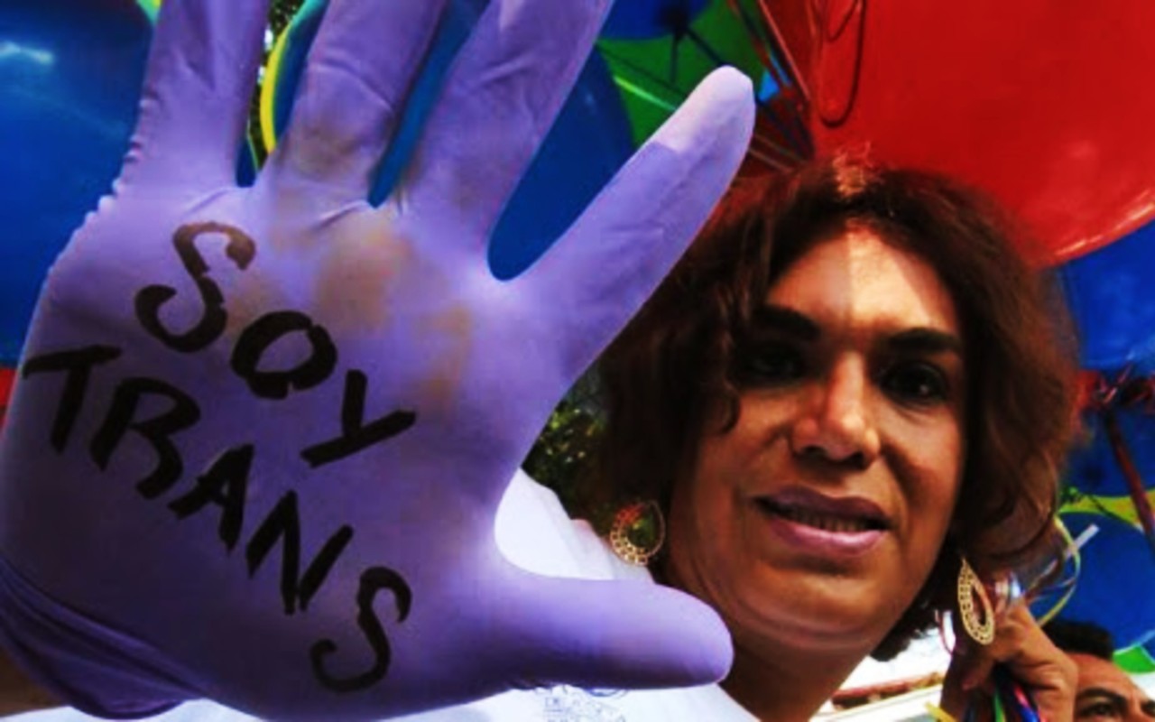 mujer-trans-hombre-vestido-mujer-2 mujer trans hombre vestido mujer