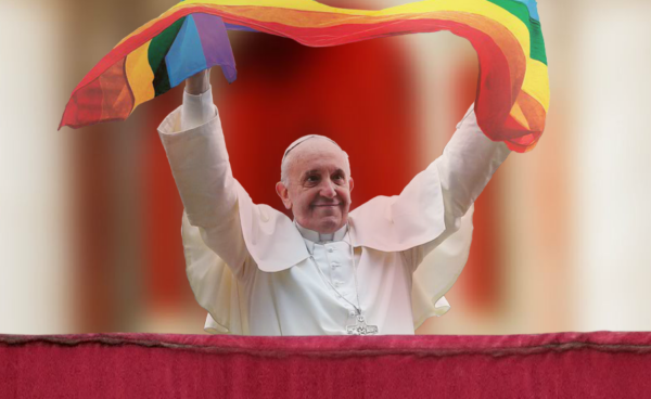 El Papa Francisco con la bandera del Orgullo LGBT+