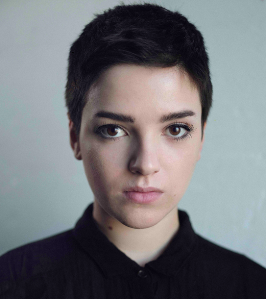 Blu del Barrio como Adira