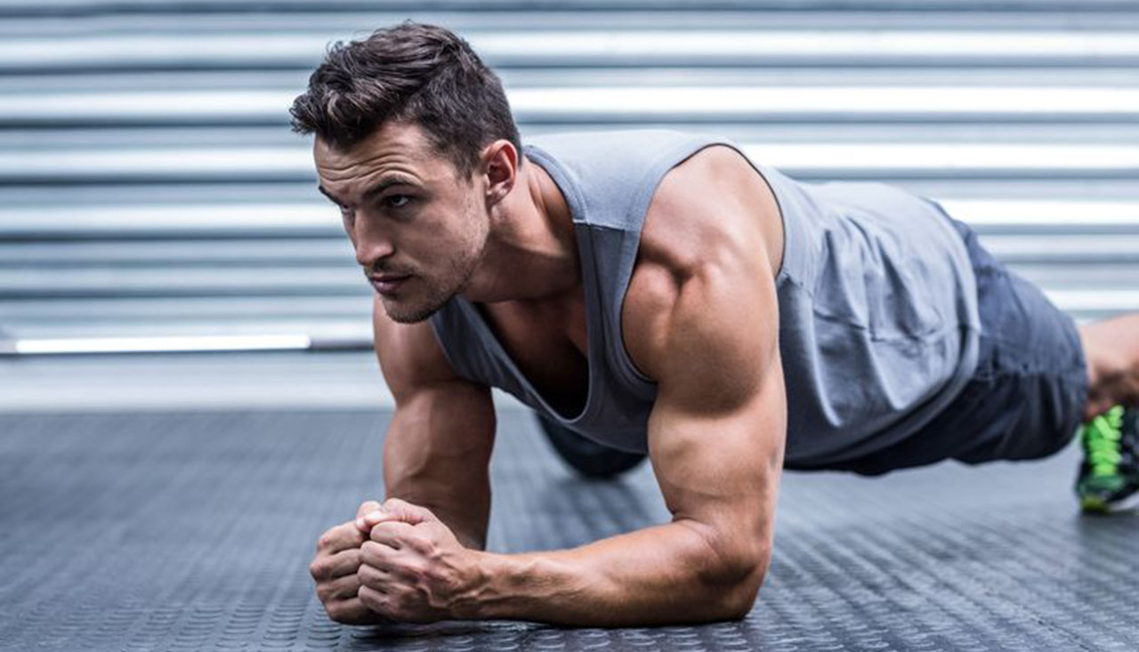 Hacer una plank diaria puede brindarte grandes beneficios en tu vida diaria.