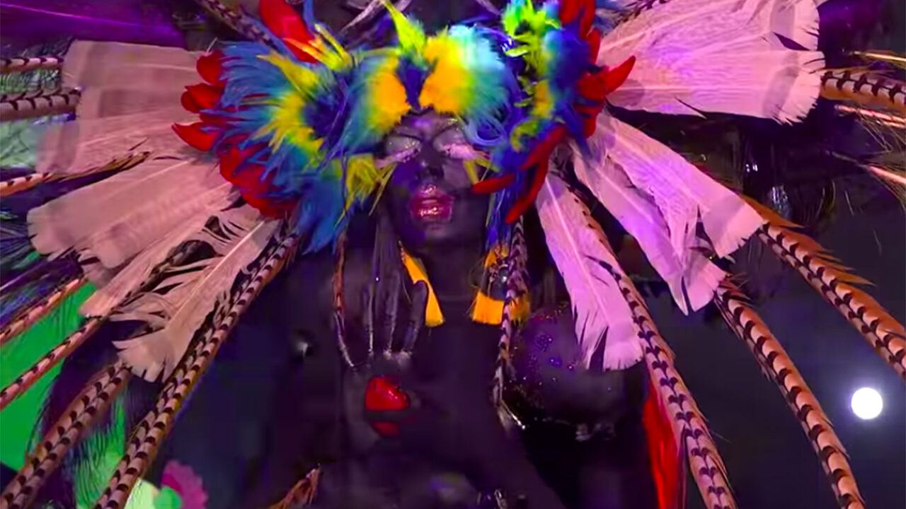 El controvertido look de Aviesc Who que hizo blackface.