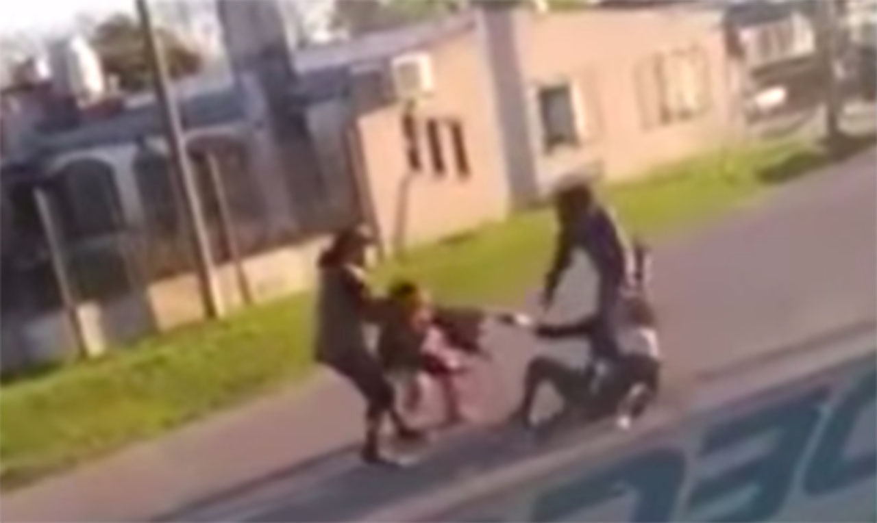 portada_mujeres_golpean_chica_trans Una chica trans fue golpeada por un grupo de mujeres en Argentina.