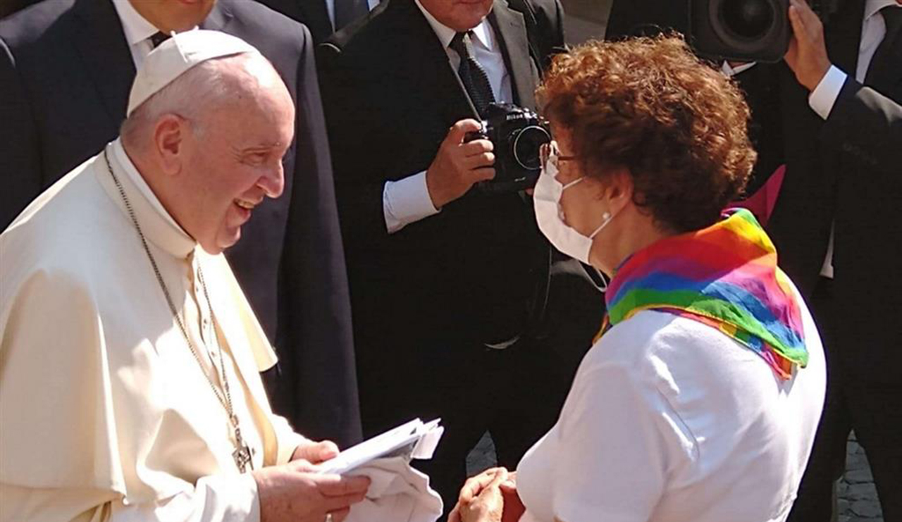El Papa Francisco recibió a una asociación de padres de hijos LGBT+.