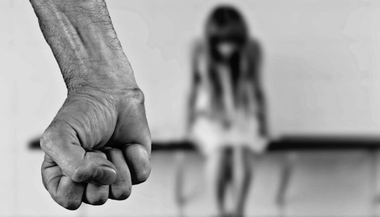 portada_violo_prima_quitarle_lesbiana Un joven violó a su prima y le informó que lo hacía para quitarle lo lesbiana.