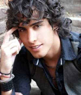 Roberto Carlo, en el momento en que recibió el acoso de un productor