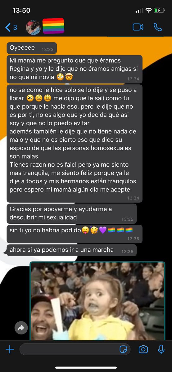 Tía lesbiana ayuda a su sobrina a salir del clóset
