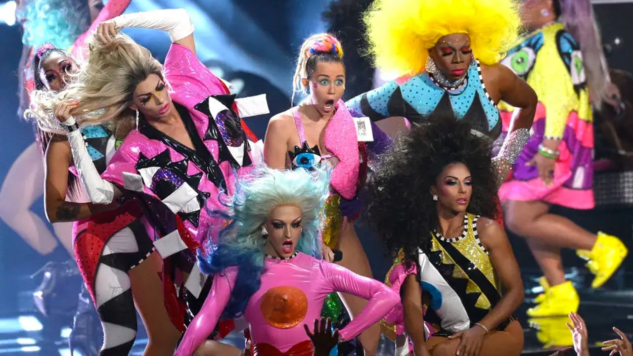 Miley Cyrus en uno de sus momentos más LGBT+