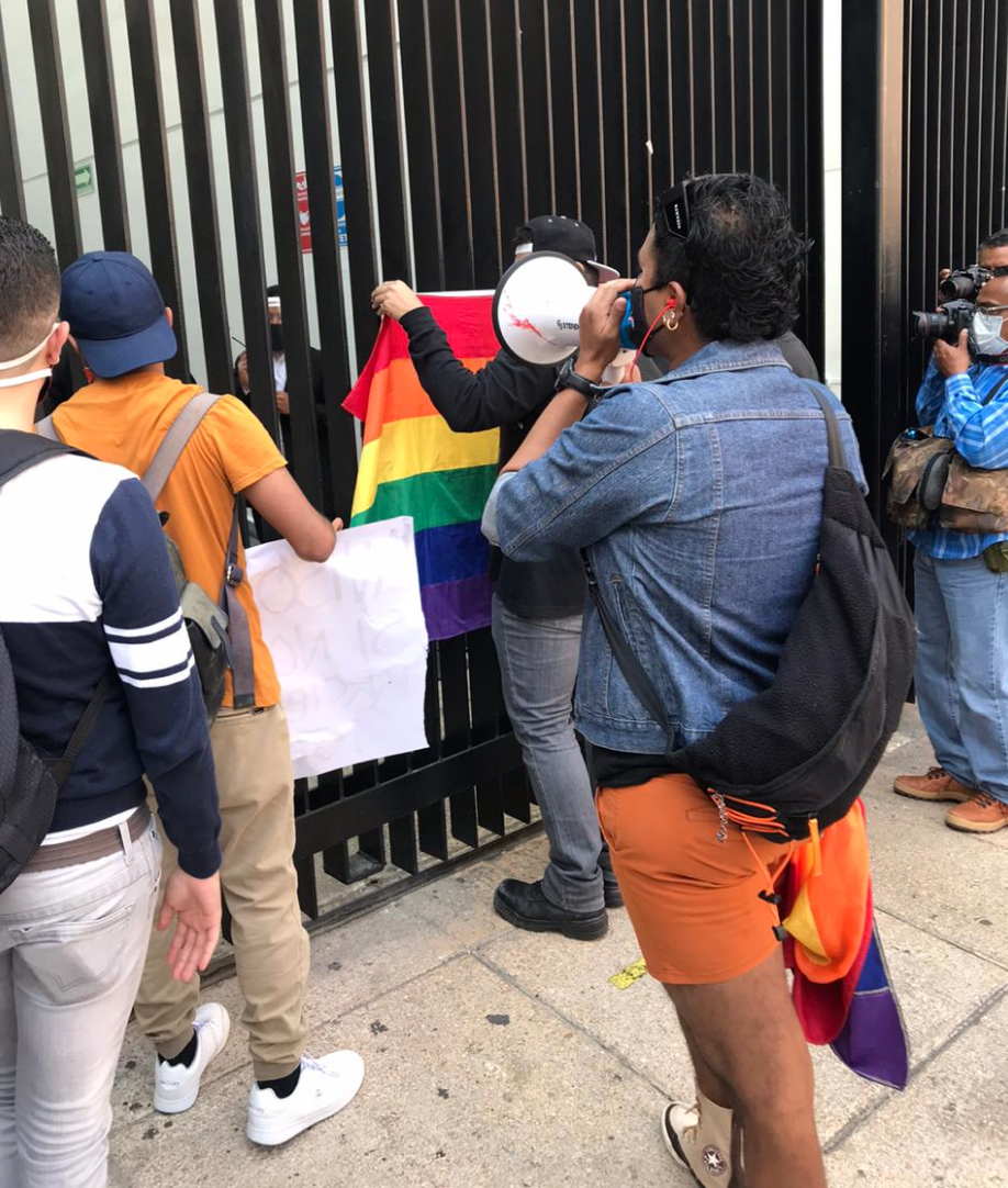 Alaín Pinzón protesta Senado Fondo Salud