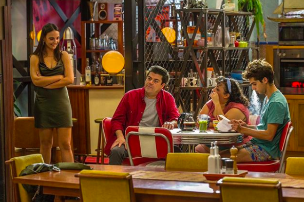 El Burro Van Rankin protagonizó un beso gay.